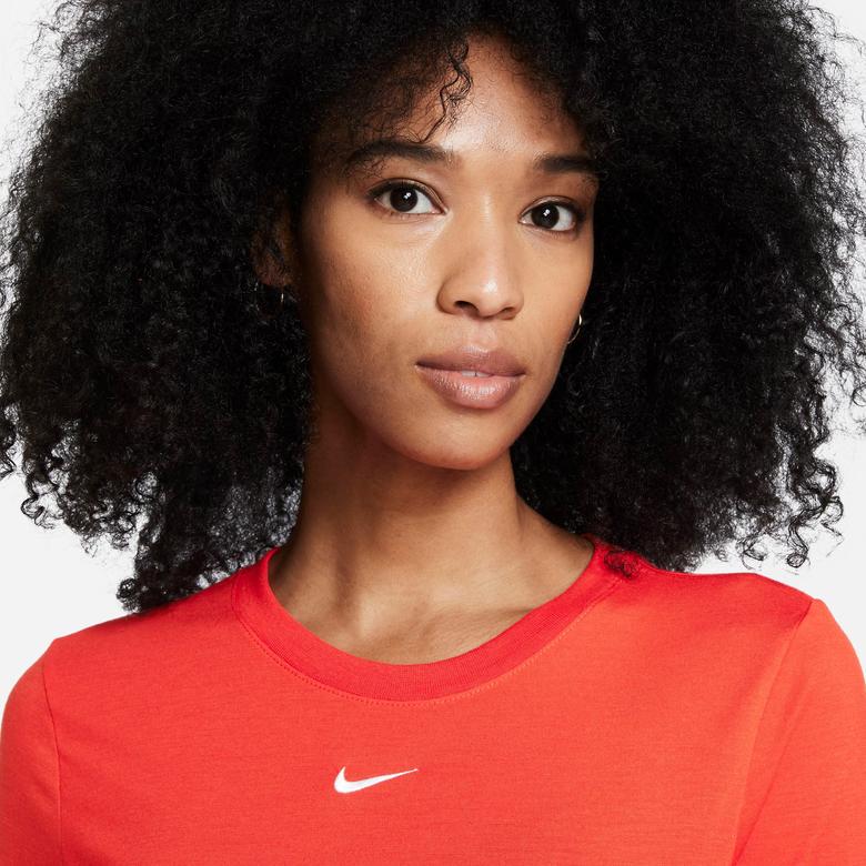 Nike Kadın Kırmızı T-Shirt